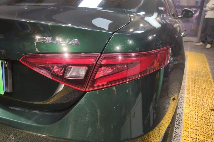 Used Alfa Romeo Giulia 2021 2.0T 280HP Luxury Edition Exterior 6