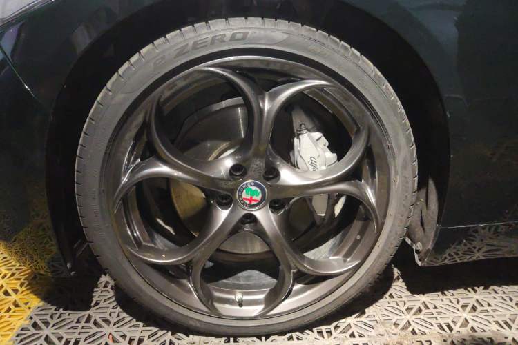 Used Alfa Romeo Giulia 2021 2.0T 280HP Luxury Edition Exterior 7
