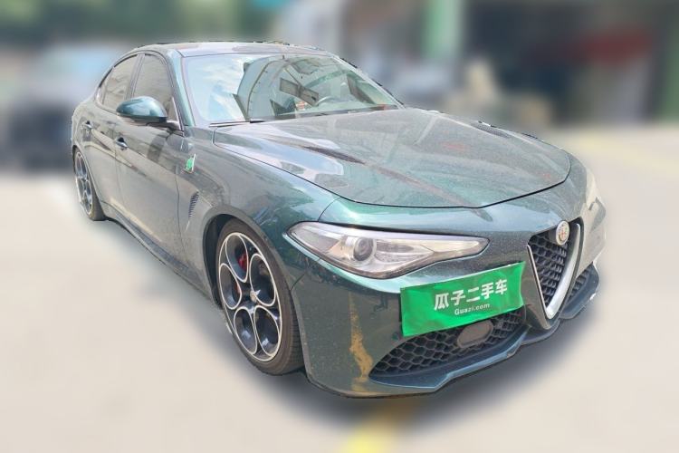 Used Alfa Romeo Giulia 2021 2.0T 280HP Luxury Sport Edition Front Right 45 Deg