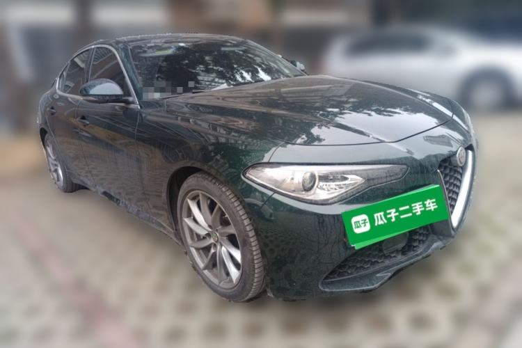 Used Alfa Romeo Giulia 2021 2.0T 280HP Luxury Edition Front Right 45 Deg