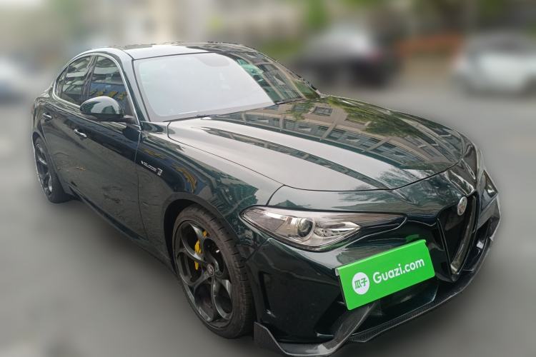 Used Alfa Romeo Giulia 2021 2.0T 280HP Luxury Edition Front Right 45 Deg