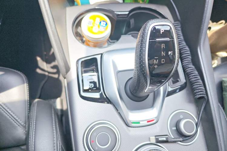 Used Alfa Romeo Giulia 2021 2.0T 280HP Luxury Sport Edition Gear Lever