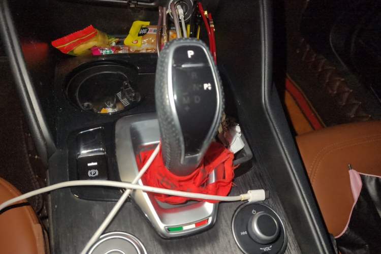 Used Alfa Romeo Giulia 2021 2.0T 280HP Luxury Edition Gear Lever