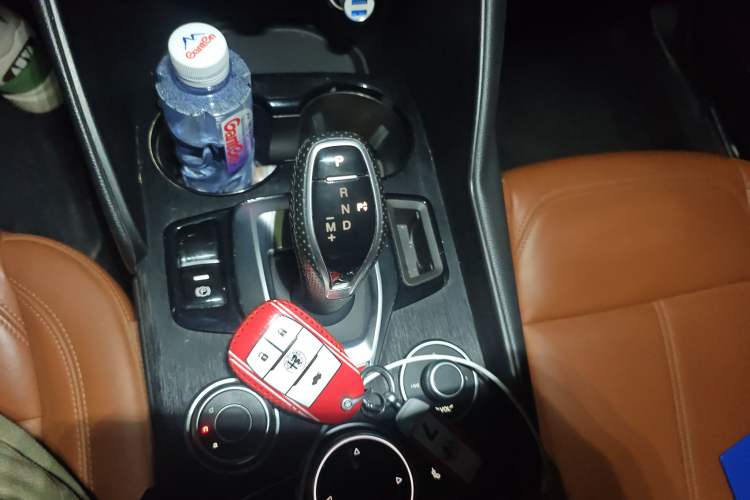 Used Alfa Romeo Giulia 2021 2.0T 280HP Luxury Edition Gear Lever