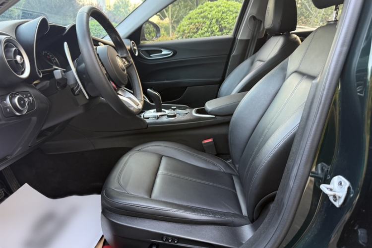 Used Alfa Romeo Giulia 2021 2.0T 280HP Luxury Edition Interior 2
