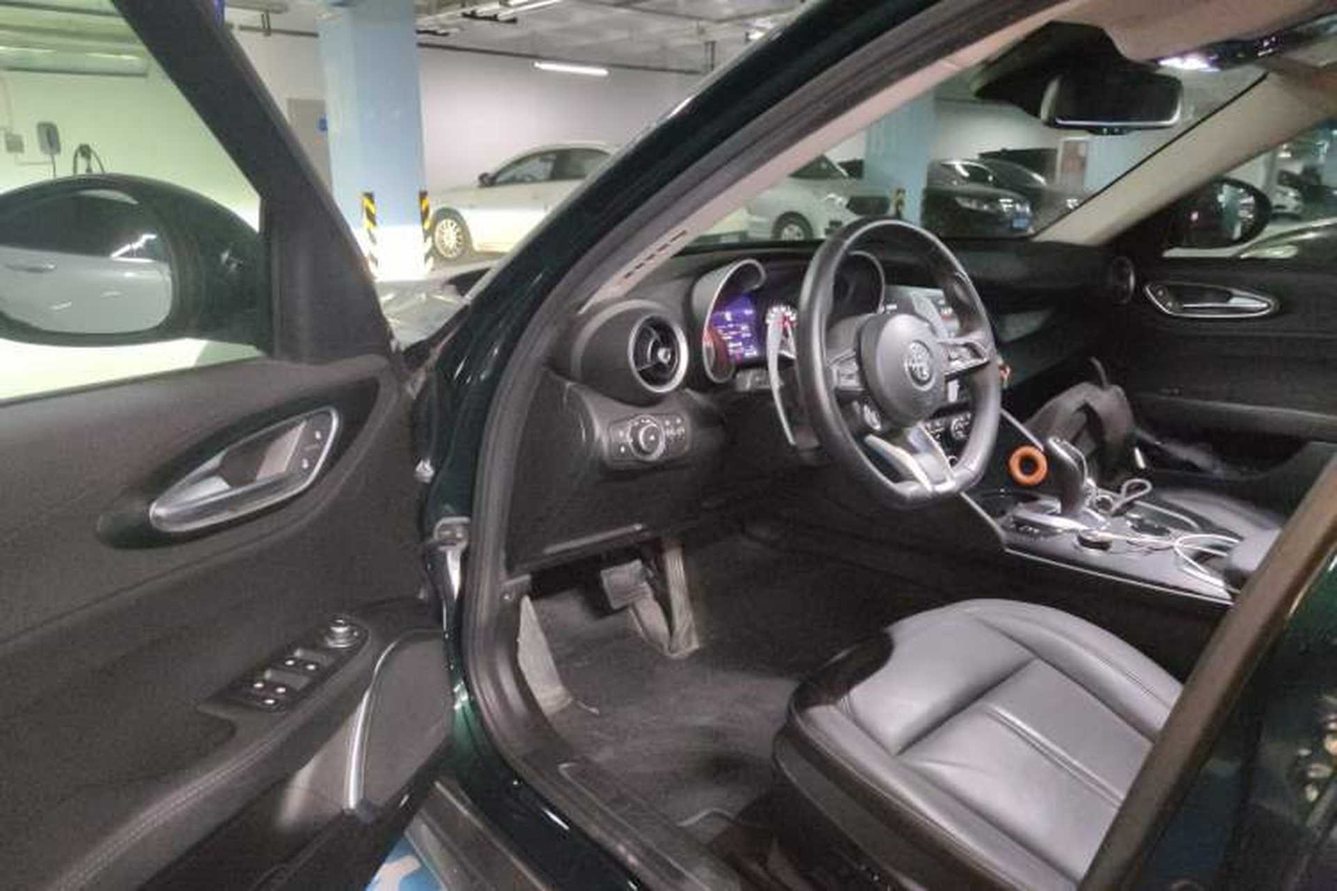 Used Alfa Romeo Giulia 2021 2.0T 280HP Luxury Edition Interior 3