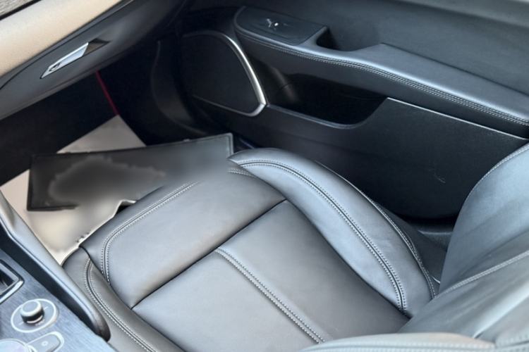 Used Alfa Romeo Giulia 2021 2.0T 280HP Luxury Edition Interior 4
