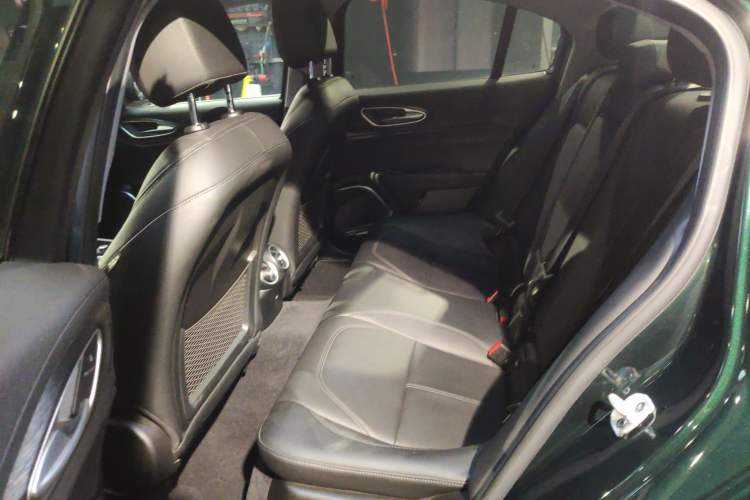Used Alfa Romeo Giulia 2021 2.0T 280HP Luxury Edition Interior 4