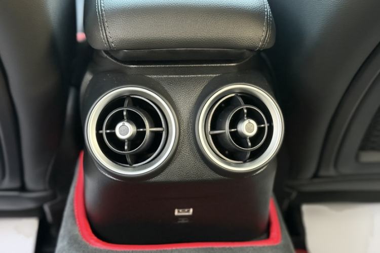 Used Alfa Romeo Giulia 2021 2.0T 280HP Luxury Edition Interior 5
