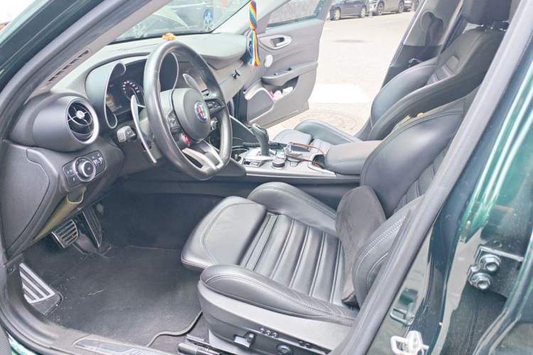Used Alfa Romeo Giulia 2021 2.0T 280HP Luxury Sport Edition Left Front Seat
