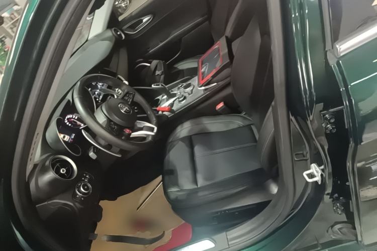 Used Alfa Romeo Giulia 2021 2.0T 280HP Luxury Edition Left Front Seat