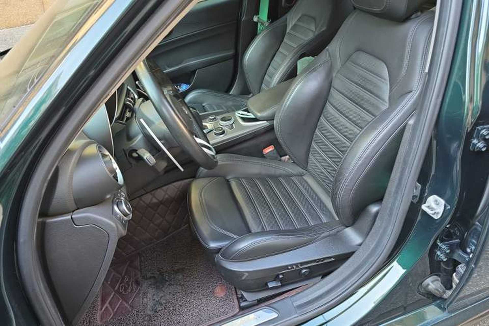 Used Alfa Romeo Giulia 2021 2.0T 280HP Luxury Sport Edition Left Front Seat