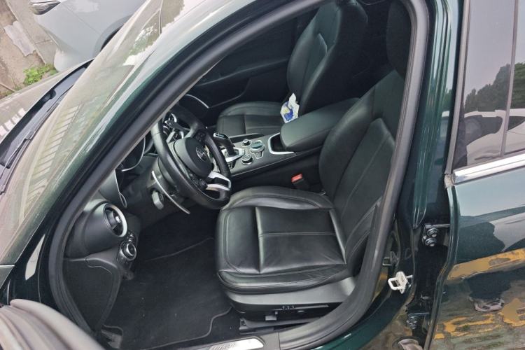 Used Alfa Romeo Giulia 2021 2.0T 280HP Luxury Edition Left Front Seat