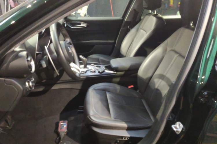 Used Alfa Romeo Giulia 2021 2.0T 280HP Luxury Edition Left Front Seat