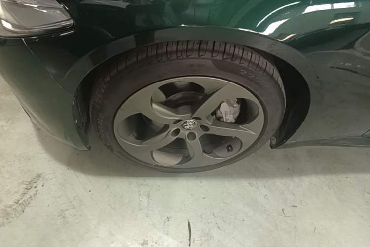 Used Alfa Romeo Giulia 2021 2.0T 280HP Luxury Edition Left Front Wheel Hub