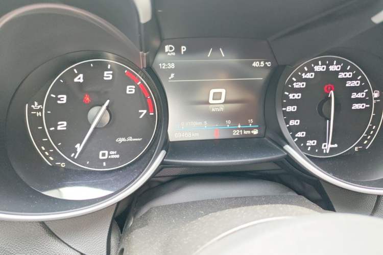 Used Alfa Romeo Giulia 2021 2.0T 280HP Luxury Sport Edition Odometer Close Up