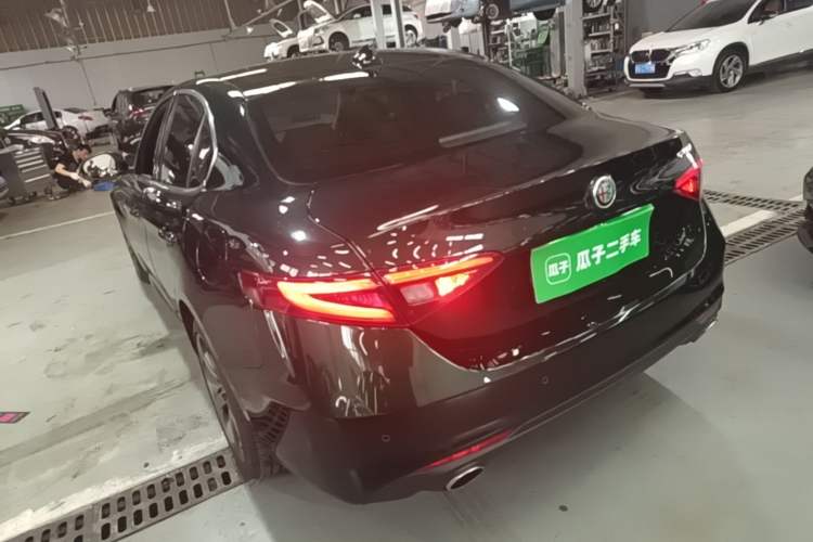 Used Alfa Romeo Giulia 2021 2.0T 280HP Luxury Edition Rear Left 45 Deg