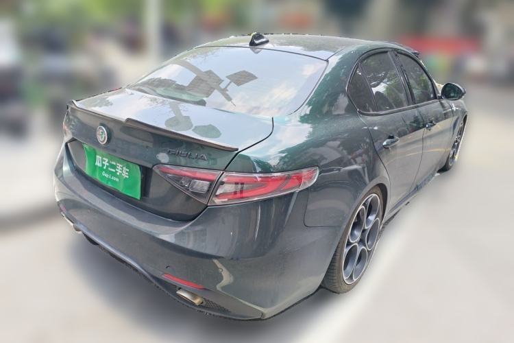 Used Alfa Romeo Giulia 2021 2.0T 280HP Luxury Sport Edition Rear Right 45 Deg