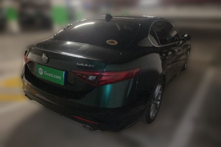 Used Alfa Romeo Giulia 2021 2.0T 280HP Luxury Edition Rear Right 45 Deg
