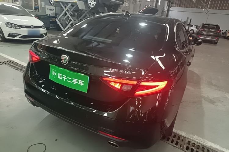 Used Alfa Romeo Giulia 2021 2.0T 280HP Luxury Edition Rear Right 45 Deg