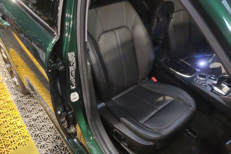 Used Alfa Romeo Giulia 2021 2.0T 280HP Luxury Edition Right Front Seat