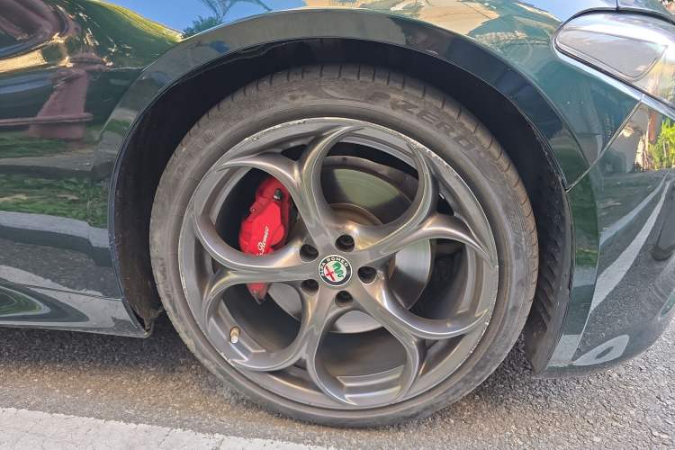 Used Alfa Romeo Giulia 2021 2.0T 280HP Luxury Sport Edition Right Front Wheel Hub
