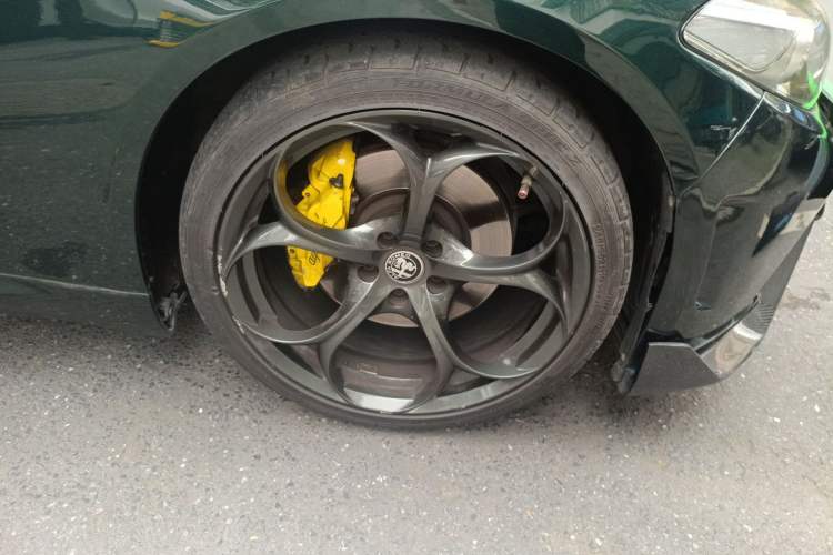 Used Alfa Romeo Giulia 2021 2.0T 280HP Luxury Edition Right Front Wheel Hub