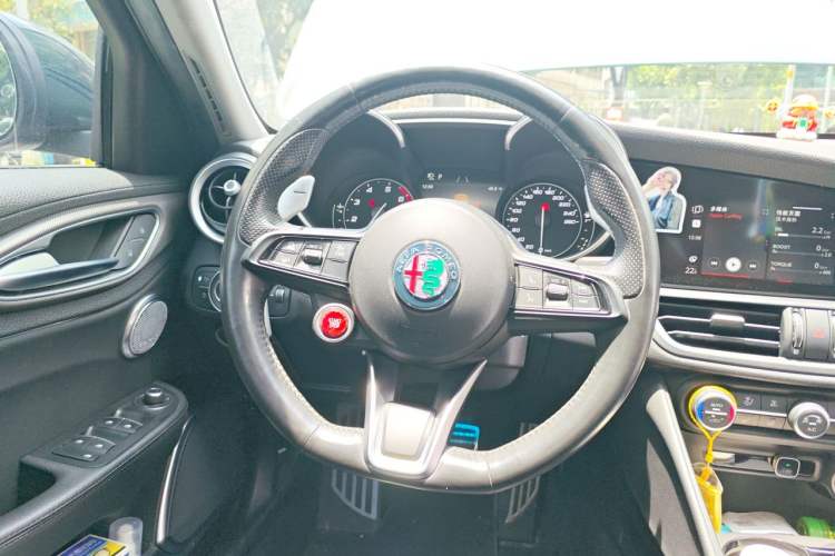 Used Alfa Romeo Giulia 2021 2.0T 280HP Luxury Sport Edition Steering Wheel