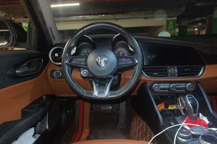 Used Alfa Romeo Giulia 2021 2.0T 280HP Luxury Edition Steering Wheel