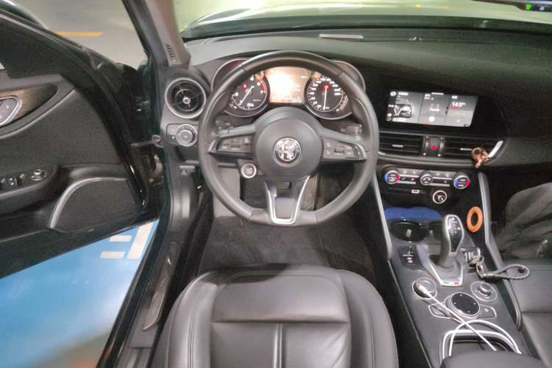 Used Alfa Romeo Giulia 2021 2.0T 280HP Luxury Edition Steering Wheel