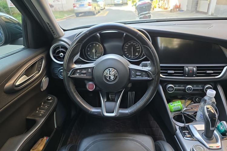 Used Alfa Romeo Giulia 2021 2.0T 280HP Luxury Sport Edition Steering Wheel