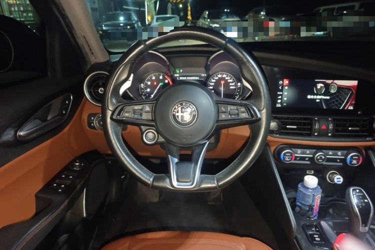Used Alfa Romeo Giulia 2021 2.0T 280HP Luxury Edition Steering Wheel