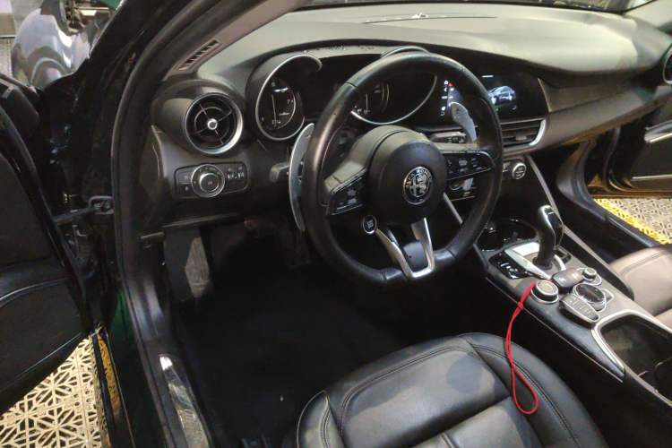 Used Alfa Romeo Giulia 2021 2.0T 280HP Luxury Edition Steering Wheel