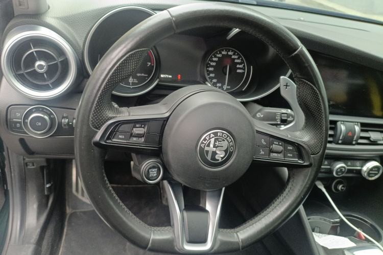Used Alfa Romeo Giulia 2021 2.0T 280HP Luxury Edition Steering Wheel