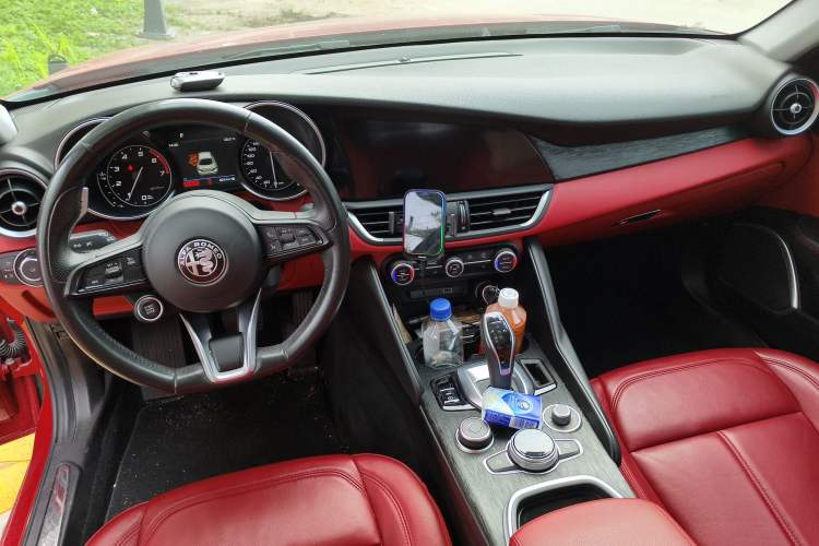 Used Alfa Romeo Giulia 2021 2.0T 280HP Luxury Edition Center Console