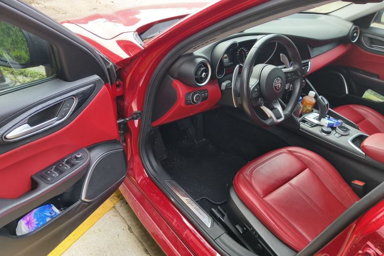 Used Alfa Romeo Giulia 2021 2.0T 280HP Luxury Edition Driver Seat