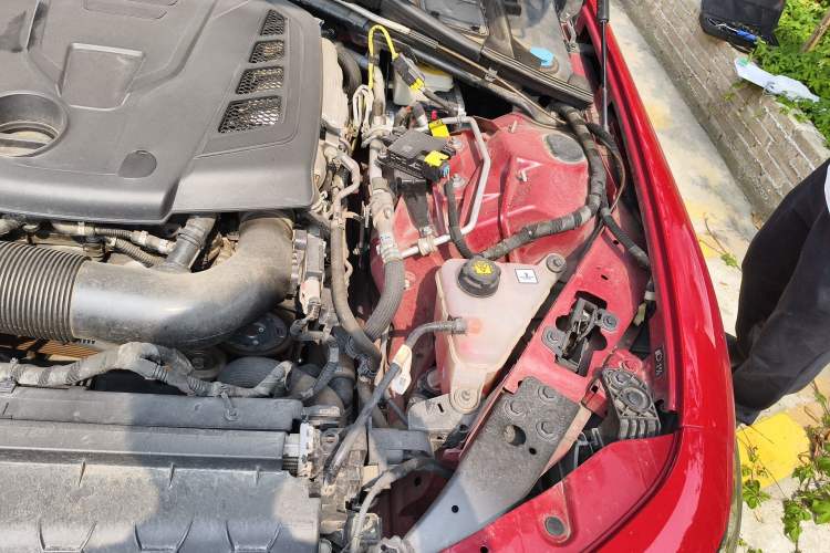 Used Alfa Romeo Giulia 2021 2.0T 280HP Luxury Edition Engine Bay Left