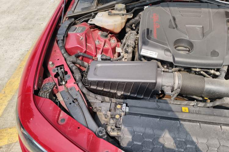 Used Alfa Romeo Giulia 2021 2.0T 280HP Luxury Edition Engine Bay Right
