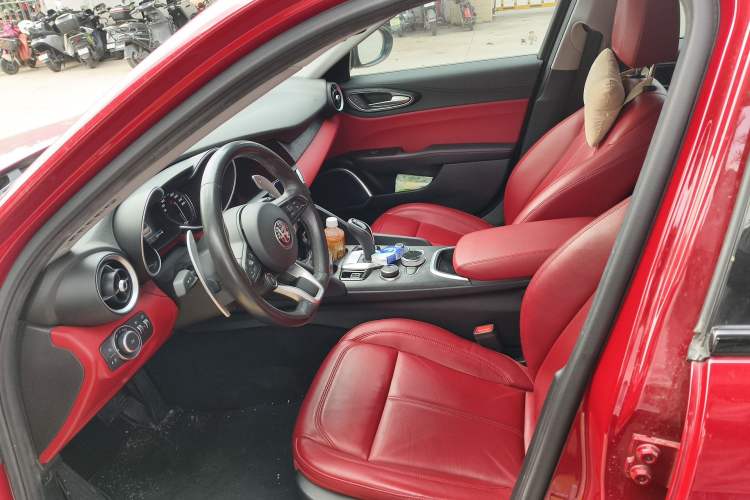 Used Alfa Romeo Giulia 2021 2.0T 280HP Luxury Edition Left Front Seat