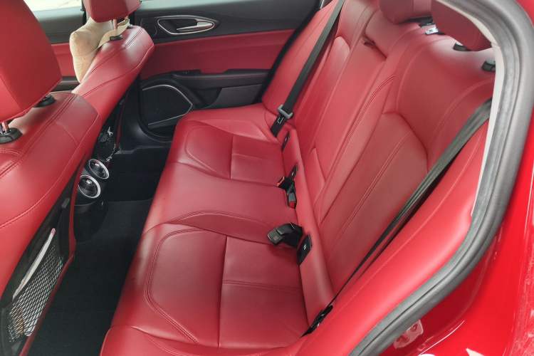 Used Alfa Romeo Giulia 2021 2.0T 280HP Luxury Edition Left Rear Seat