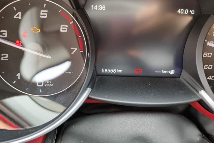 Used Alfa Romeo Giulia 2021 2.0T 280HP Luxury Edition Odometer Close Up