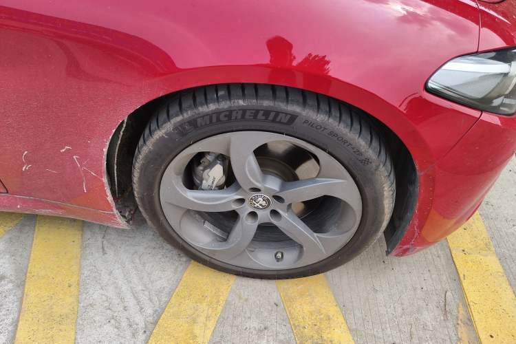 Used Alfa Romeo Giulia 2021 2.0T 280HP Luxury Edition Right Front Wheel Hub