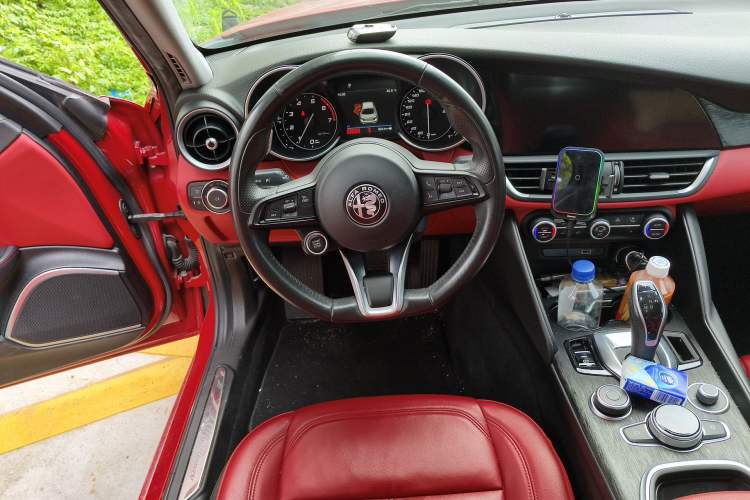 Used Alfa Romeo Giulia 2021 2.0T 280HP Luxury Edition Steering Wheel