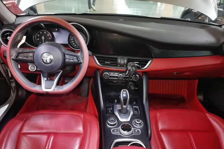 Used Alfa Romeo Giulia 2021 2.0T 280HP Luxury Edition Center Console