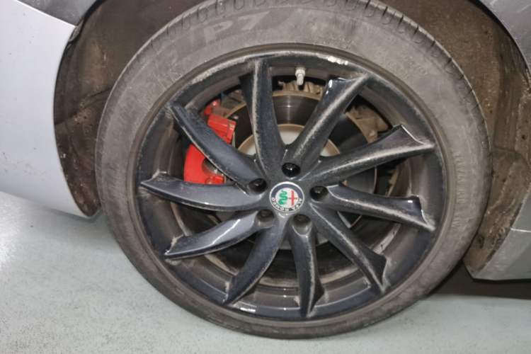 Used Alfa Romeo Giulia 2021 2.0T 280HP Luxury Edition Right Rear Wheel Hub
