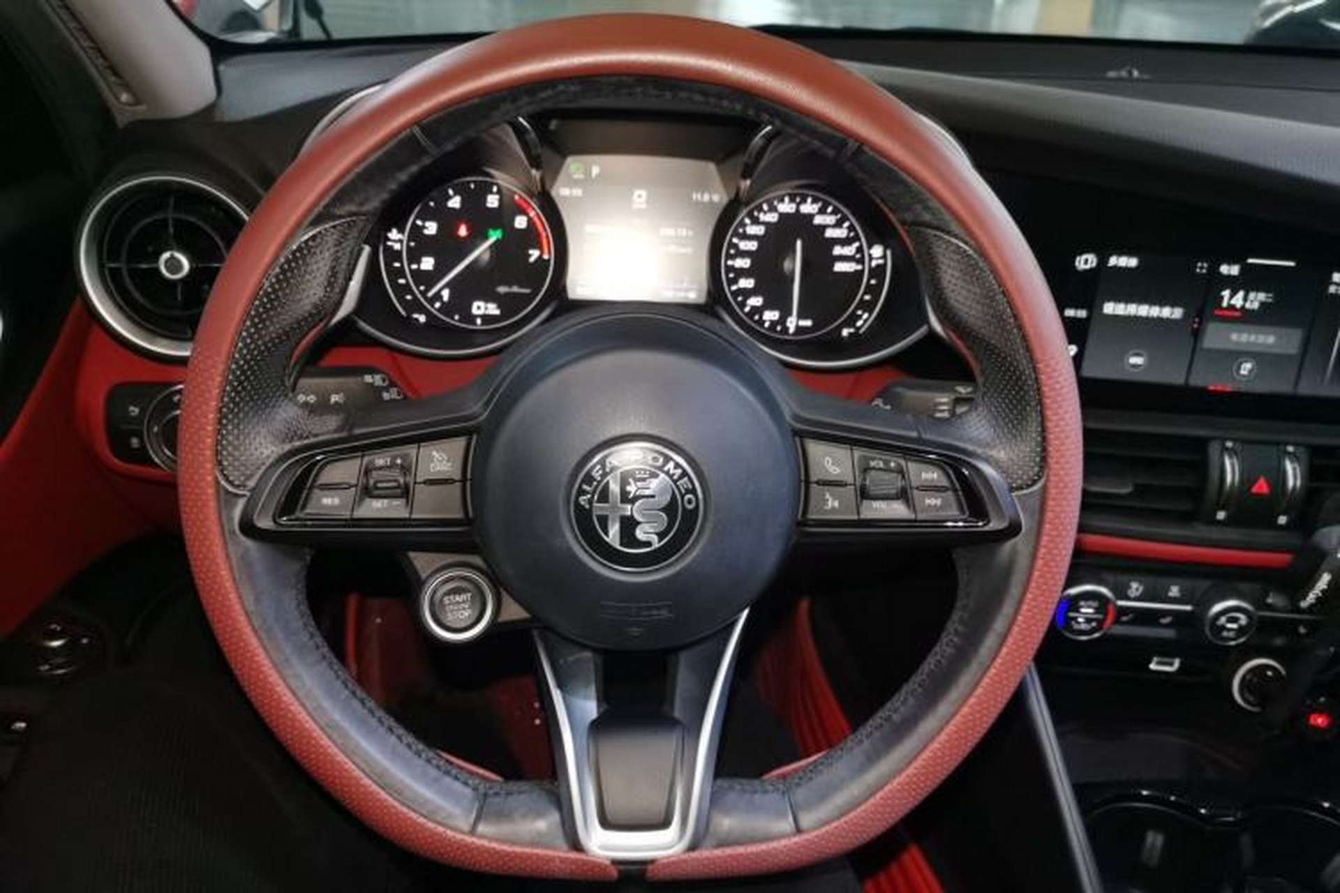 Used Alfa Romeo Giulia 2021 2.0T 280HP Luxury Edition Steering Wheel