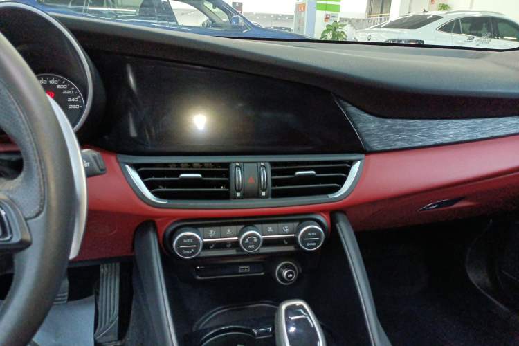 Used Alfa Romeo Giulia 2021 2.0T 280HP Luxury Edition Audio And AC Panel