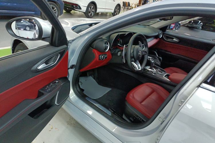 Used Alfa Romeo Giulia 2021 2.0T 280HP Luxury Edition Driver Seat