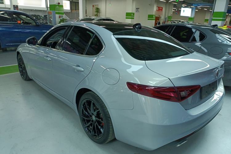 Used Alfa Romeo Giulia 2021 2.0T 280HP Luxury Edition Exterior 2