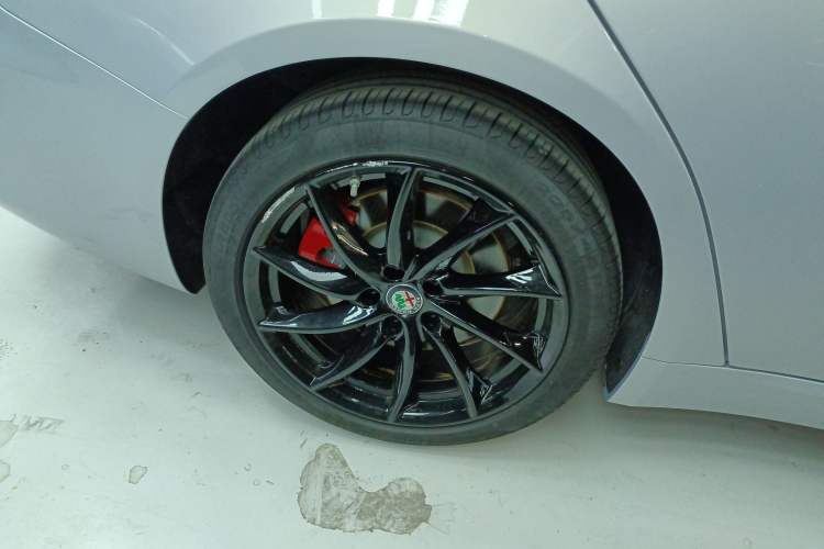 Used Alfa Romeo Giulia 2021 2.0T 280HP Luxury Edition Exterior 5